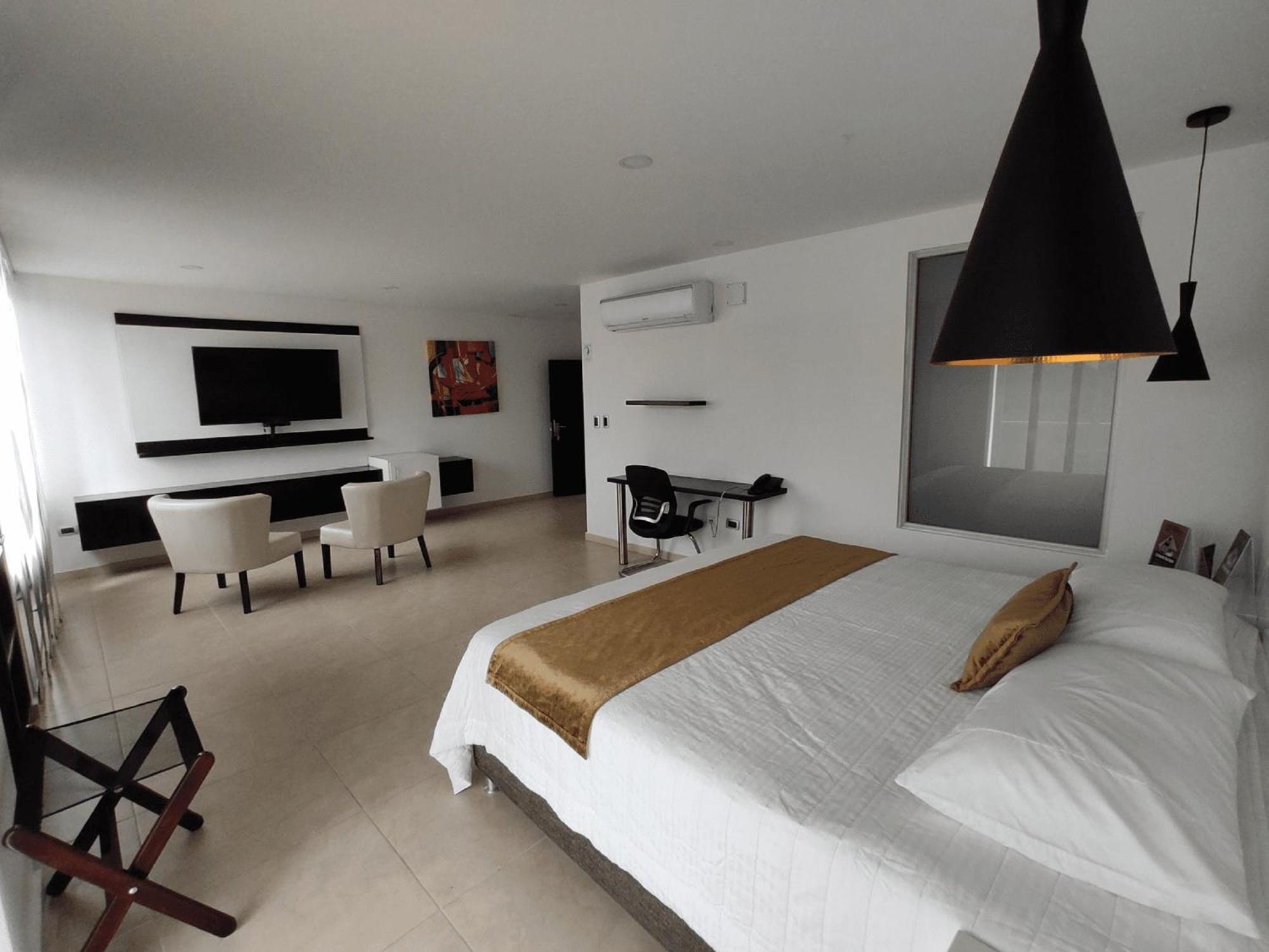 Hotel Andinos Plaza Florencia Florencia  Eksteriør billede